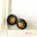 アンティークボタンのピアス（ネイビー）