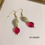 ビビッドピンクのレトロ風ピアスorイヤリング