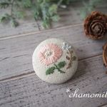 北欧のお花の刺繍ブローチ・a