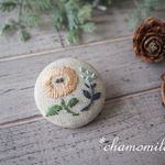 北欧のお花の刺繍ブローチ・b