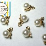 ◆送料込み500円！◆パールに乗った猫のチャーム8mm