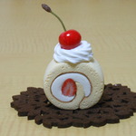 ロールケーキのブローチ（Ｂ）Sweets Deco