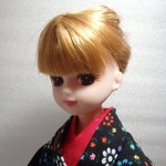 リカちゃん　着物　黒・小花模様
