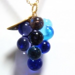 ガラスのぶどうネックレス