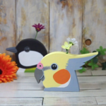 鳥のオブジェ　花とオカメインコ（羽根のブローチスタンド兼用）