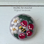 刺繍ブローチ いちごの花 (glay)