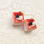 苺のムースケーキ ピアス