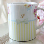 イニシャル入 リボンがキュート♡ふんわり小花柄マグカップ