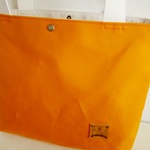 バイカラー深めトート☆オレンジ×生成り☆帆布＆本革タグ
