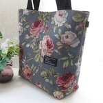 薔薇柄アッシュブルーのトートバック　縦