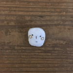 とぼけ顔のブローチ