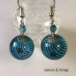 大きなガラス玉ピアス