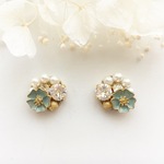 お花とスワロフスキーのイヤリング