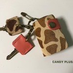 送料無料。。☆。本革・animalハラコ。☆人気のキリン柄・。。キーケース＆キーカバー・ベージュキリン＆ピンク☆スマイル。