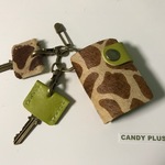 送料無料。。☆。本革・animalハラコ。☆人気のキリン柄・。。キーケース＆キーカバー・ベージュキリン＆きみどり☆スマイル。