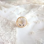紫陽花のゴールドフレームリング