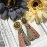 ヴィンテージ調ホワイトぼたん✴︎Wタッセルピアス