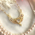 月のアミュレットネックレス