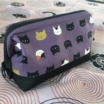ねこちゃんの「がばっと開くポーチ」（小・紫・黄水玉）