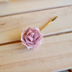 ふんわり軽い薔薇のヘアピン*つまみ細工