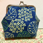 Kazueuematsu様オーダー品✳︎北欧（ネイビーブルー）植物柄♡がま口ポーチ