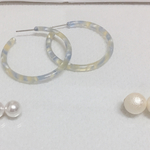 【再再販】新色❣️べっこう柄 ピアス ミニパールのキャッチ付き
