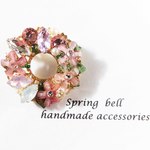 春の花とビジューのリース ブローチ