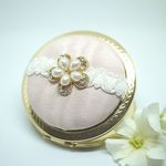 【再販】きらきらかわいいパールフラワーのコンパクトミラー（ピンク）