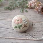 「再販」北欧のお花の刺繍ブローチ・a