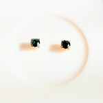 エメラルド　スワロフスキー一粒ピアス