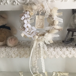 〔 lily bell cup 〕アンティークレースのファブリックリース