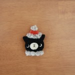 もこもこ帽子の黒猫さんのブローチ