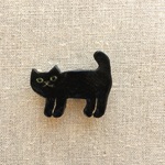 陶土のネコのブローチ(黒猫)