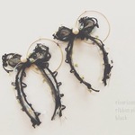  大きめリボンのピアス black