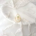 かすみ草のゴールドフレームリング