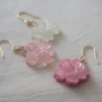 耳に水菓子ピアス（小桜：濃ピンク）