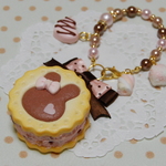 【36・ストロベリーチョコチップ】うさぎのアイスサンドクッキー／バッグチャーム