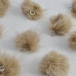 アクセサリーパーツ ラビットボール 丸カン付 ファー ベージュ 銀 ピアス イヤリング チャーム  3cm 8個 [4582434318150] 