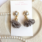 春待ち♡フラワータッセルピアス(グレー)♡送料込み