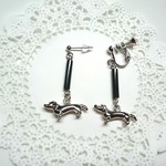 ダックスフンドのイヤリング or ピアス