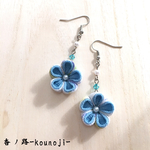 ゆらりんちりめん花ピアス♡ 水色×白/青なごみ柄