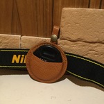 レザー カメラレンズキャップ ホルダー 52ｍｍ〜55ｍm用