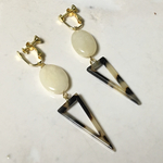 天然石とベッコウカラーのイヤリング