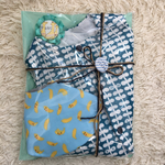 【出産祝いセット】ベビーベスト&スタイ お名前入りロゼット付＜Happy BEBE＞