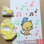 144 消しゴムはんこ　りんごの王様☆ねことりはんこ☆