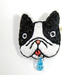 きらめくヨダレの刺繍ブローチ