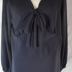 ボウタイブラウス