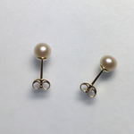 パール スタッドピアス