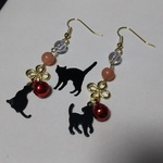 黒猫チャームロングピアス