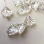ヴィンテージ アクリルトライアングルビーズ クリア 17mm 4こ